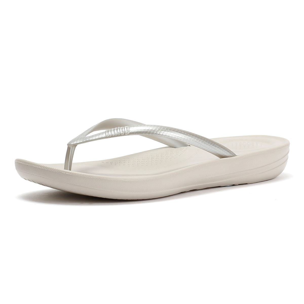 FitFlop Iqushion Ergonomic Tongs En Caoutchouc Pour Femmes Argentées