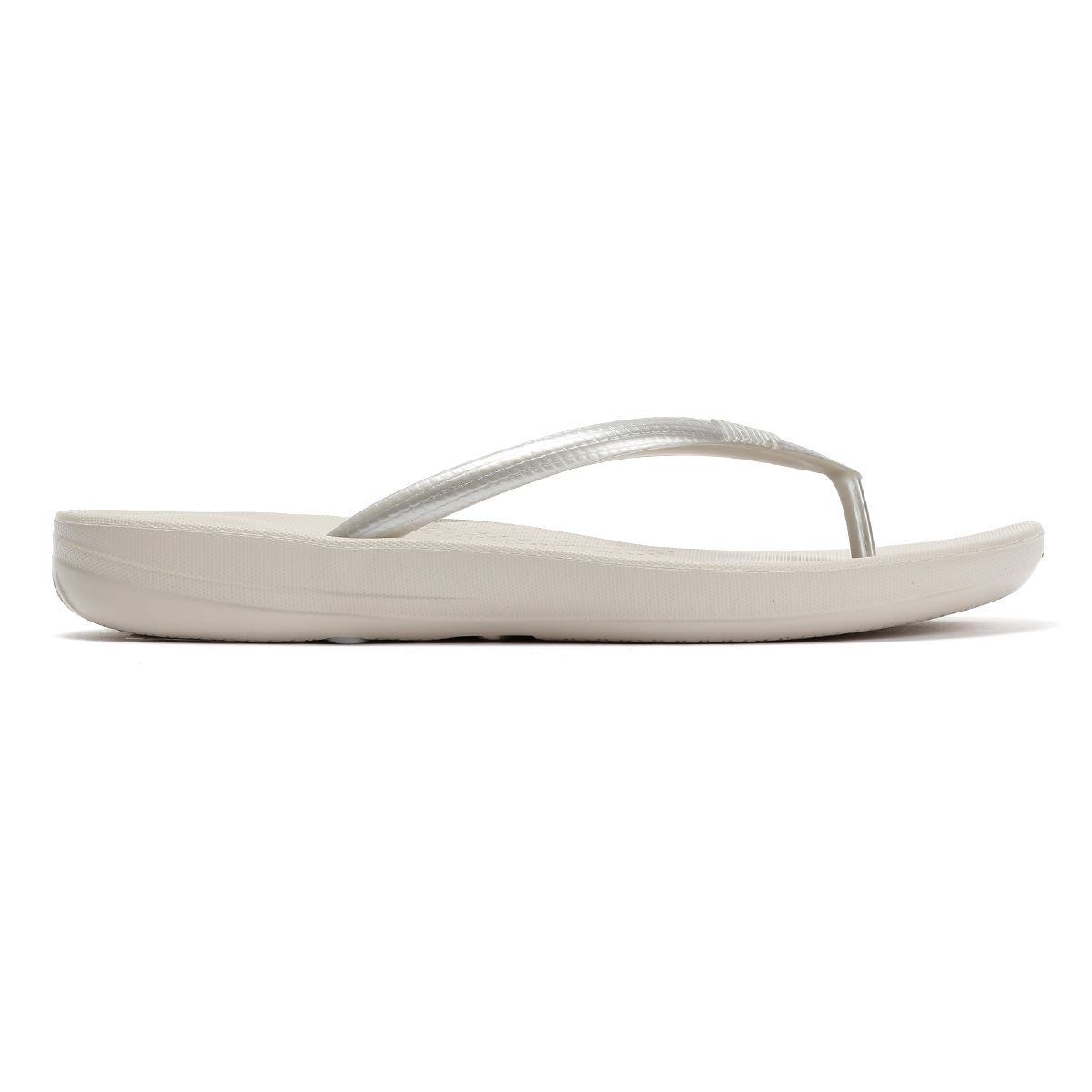 FitFlop Iqushion Ergonomic Tongs En Caoutchouc Pour Femmes Argentées