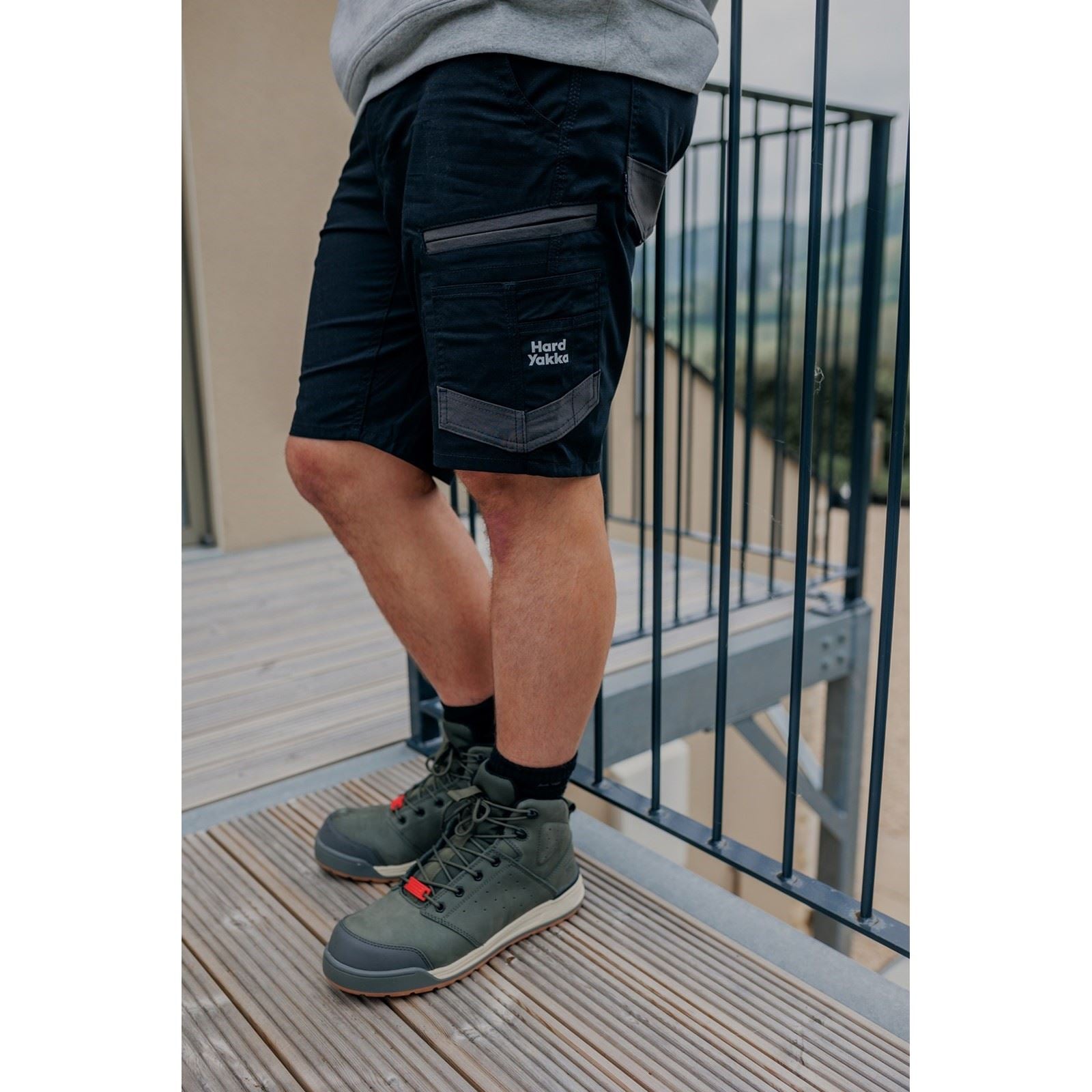 Hard Yakka Raptor Active Shorts En Coton Pour Hommes Noirs Jusqu'aux Genoux