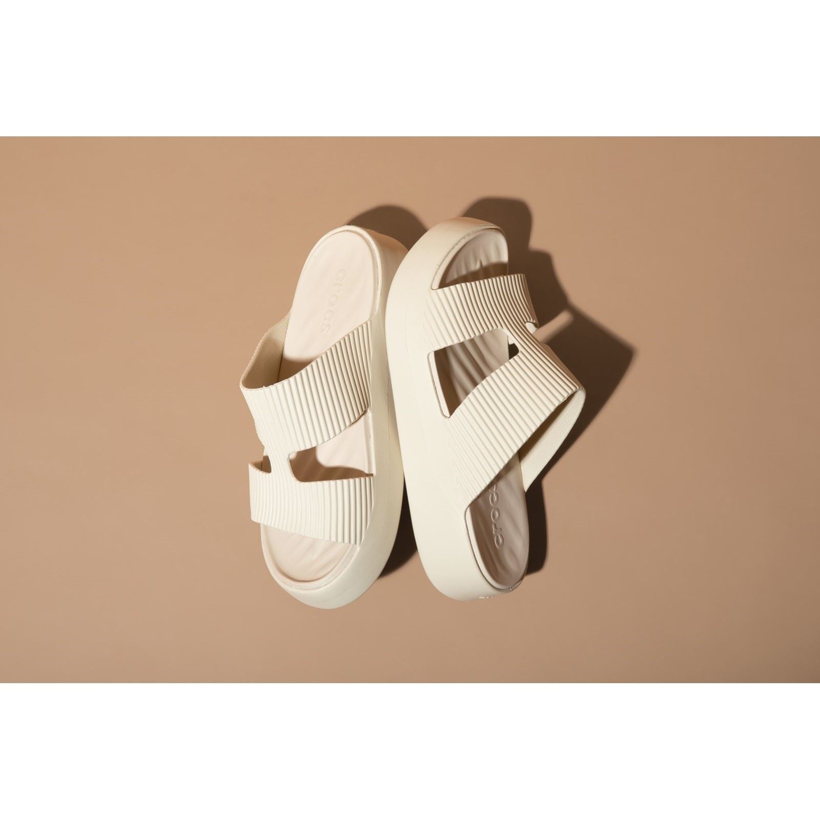 Crocs Getaway Platform Sandales En Thermoplastique Pour Femmes En Sable