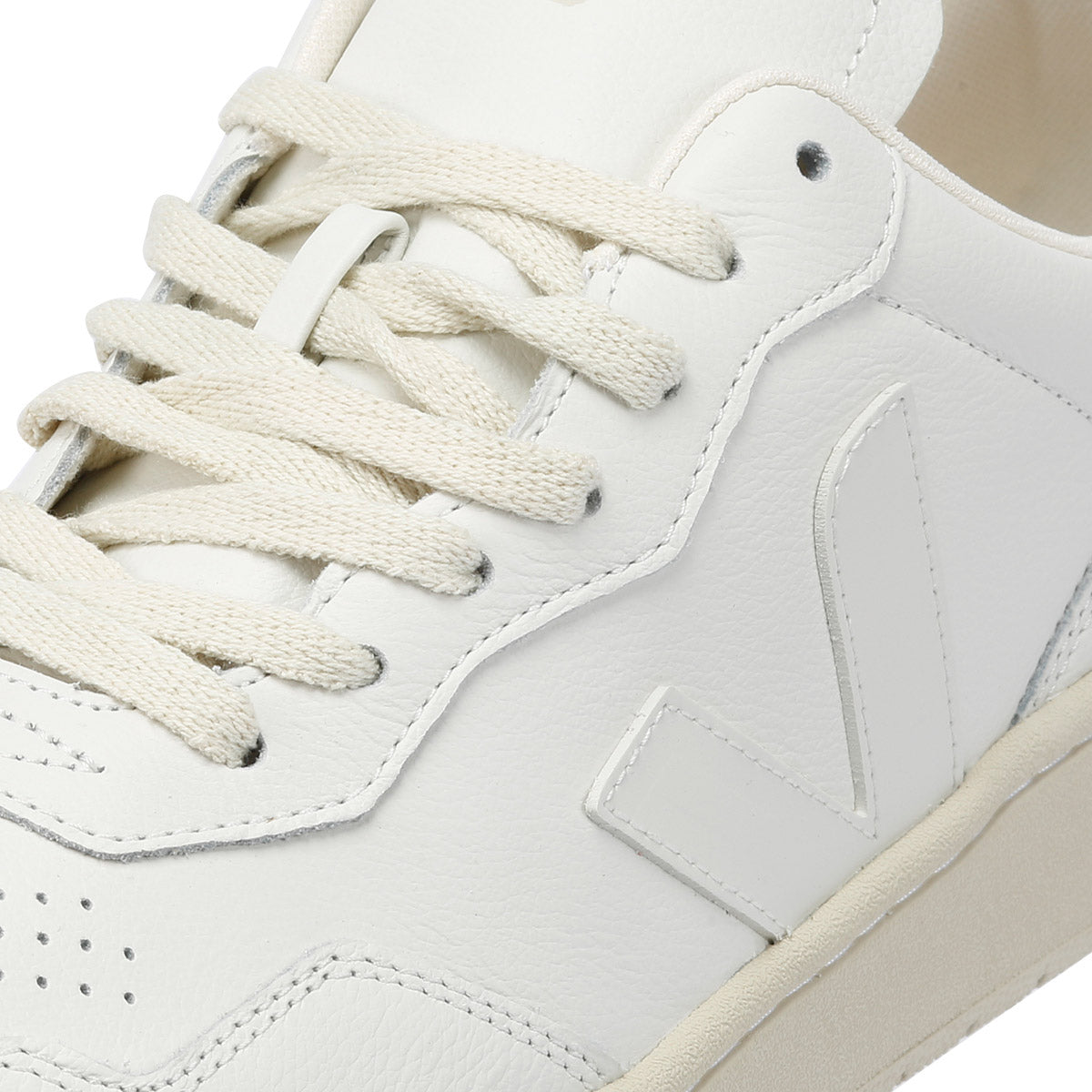 Veja V-90 Baskets blanches en cuir pour hommes