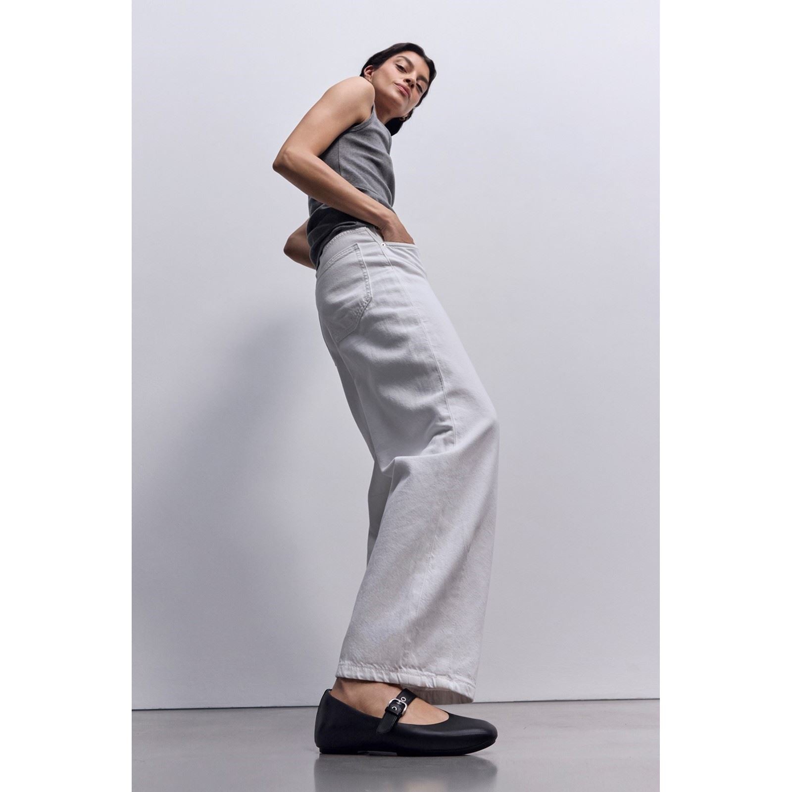 Fitflop Delicato Chaussures En Cuir Pour Femmes Toutes Noires À Coupe Étroite