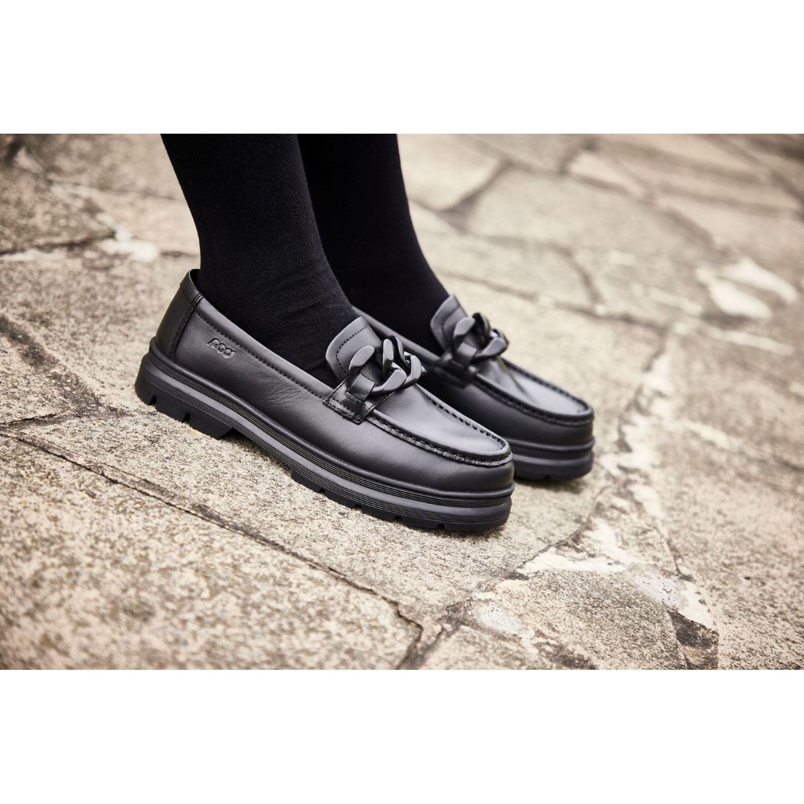 Pod Mina Chaussures Plates Noires Pour Filles En Cuir