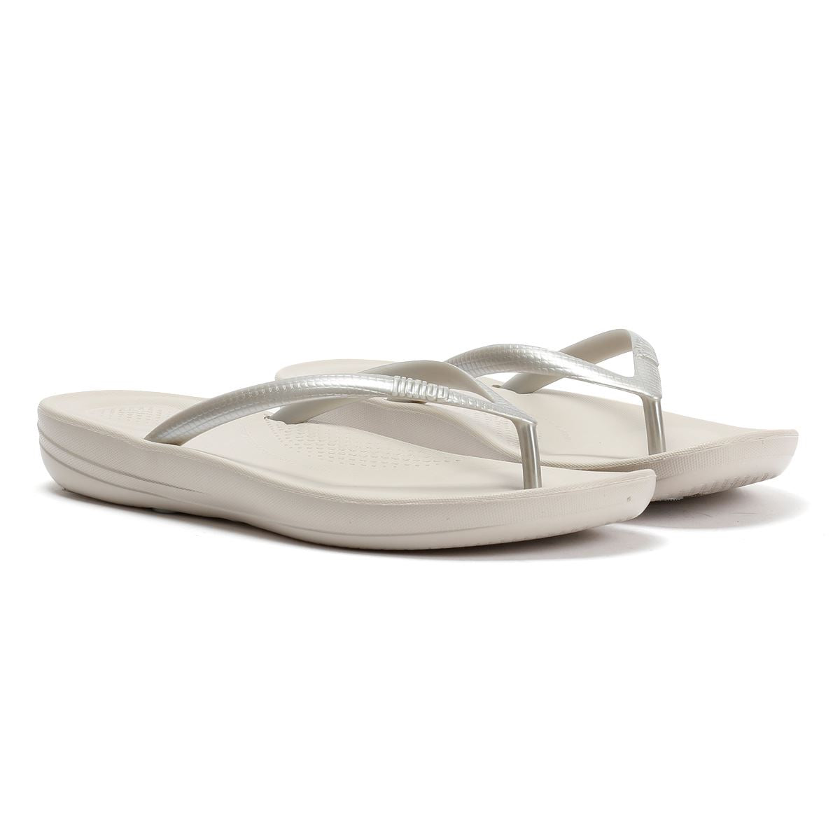 FitFlop Iqushion Ergonomic Tongs En Caoutchouc Pour Femmes Argentées