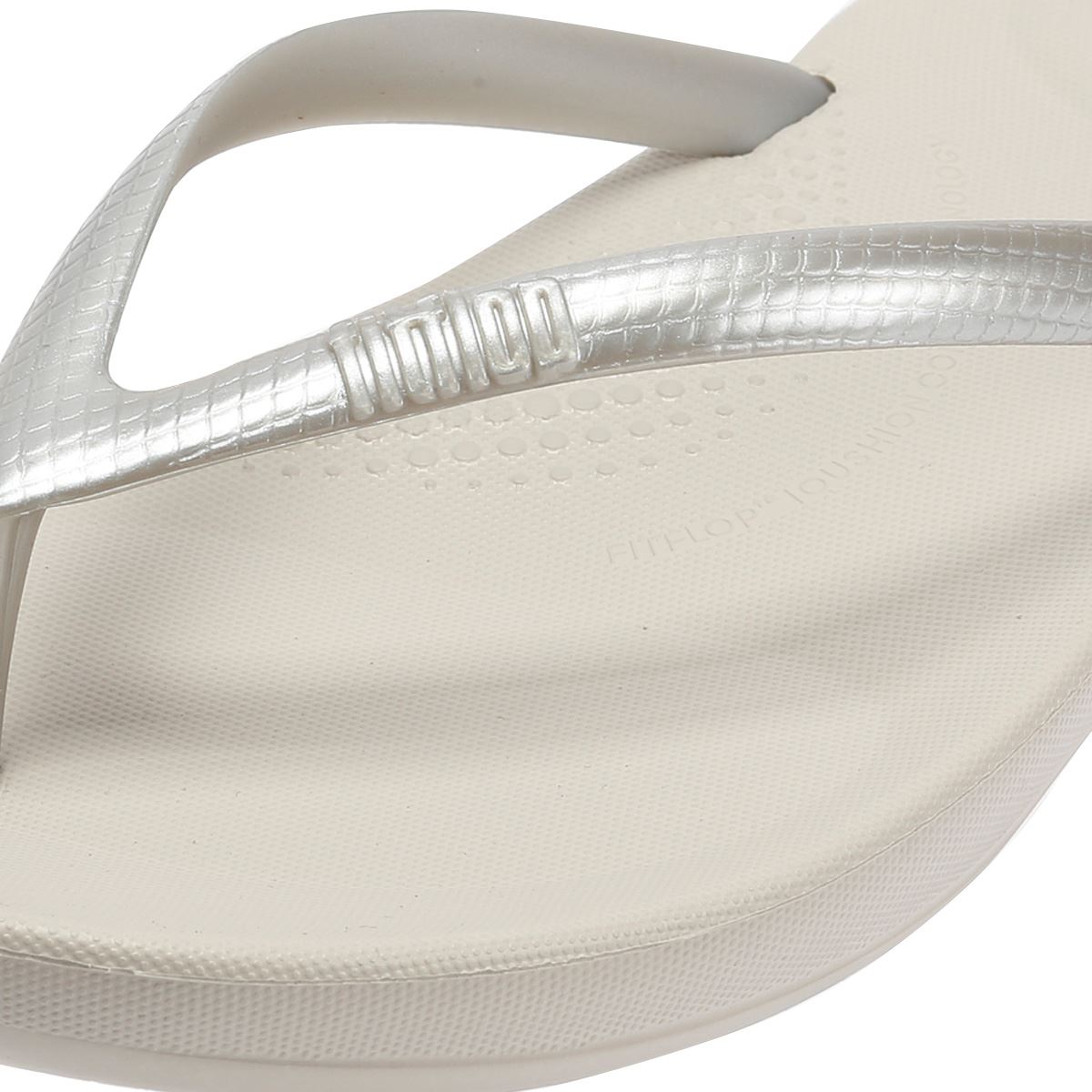 FitFlop Iqushion Ergonomic Tongs En Caoutchouc Pour Femmes Argentées