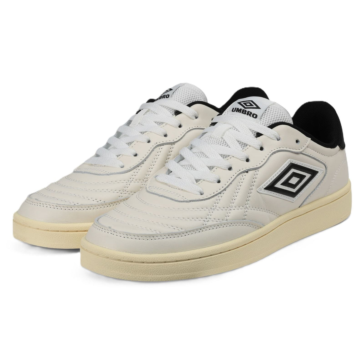 Umbro Clayton Baskets Blanches En Cuir