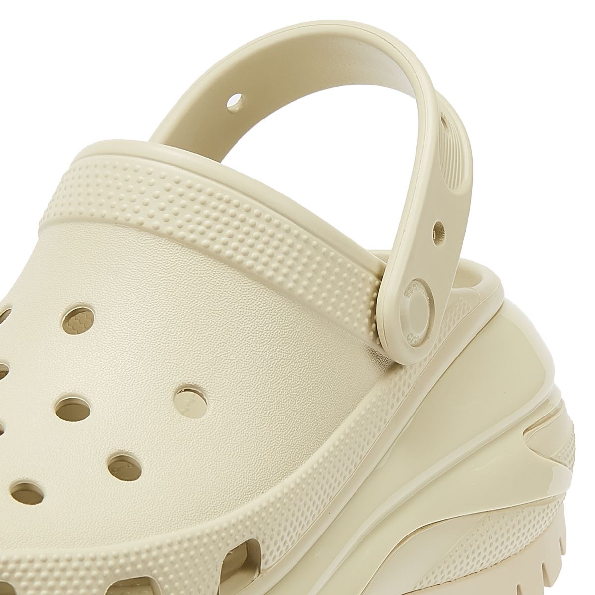 Crocs Sabots Classiques À Semelle Épaisse Mega Crush Pour Femmes Couleur Beige.