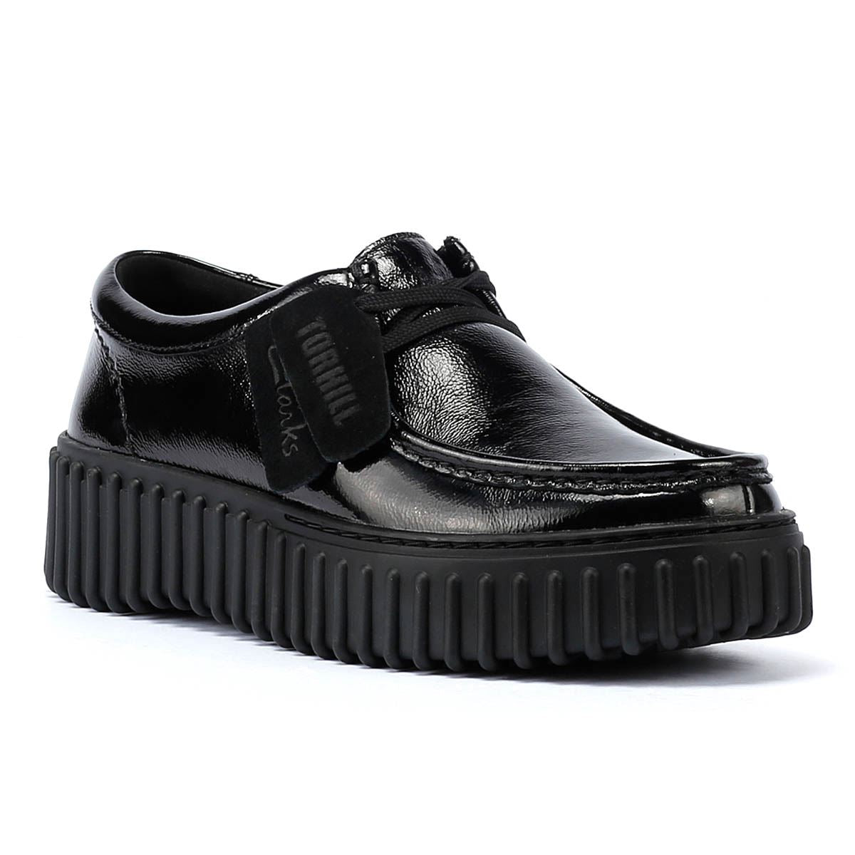 Clarks Main Torhill Bee Chaussures Noires Pour Femmes En Cuir Verni.