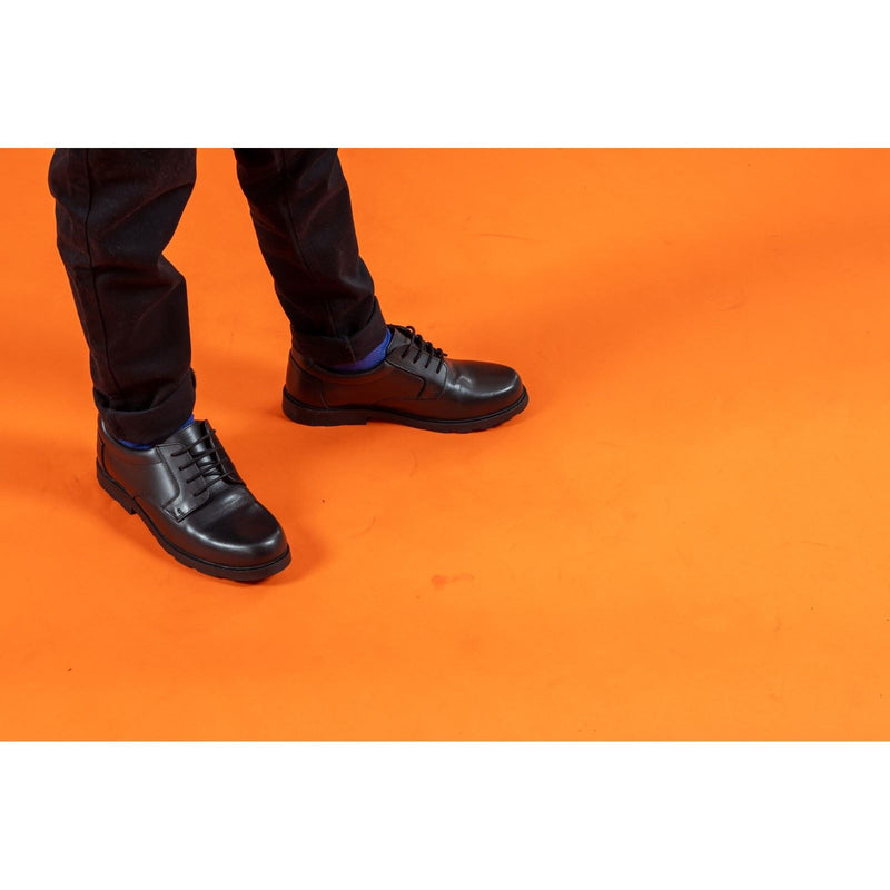 Hush Puppies Oliver SNR Chaussures Noires Pour Garçons En Cuir.