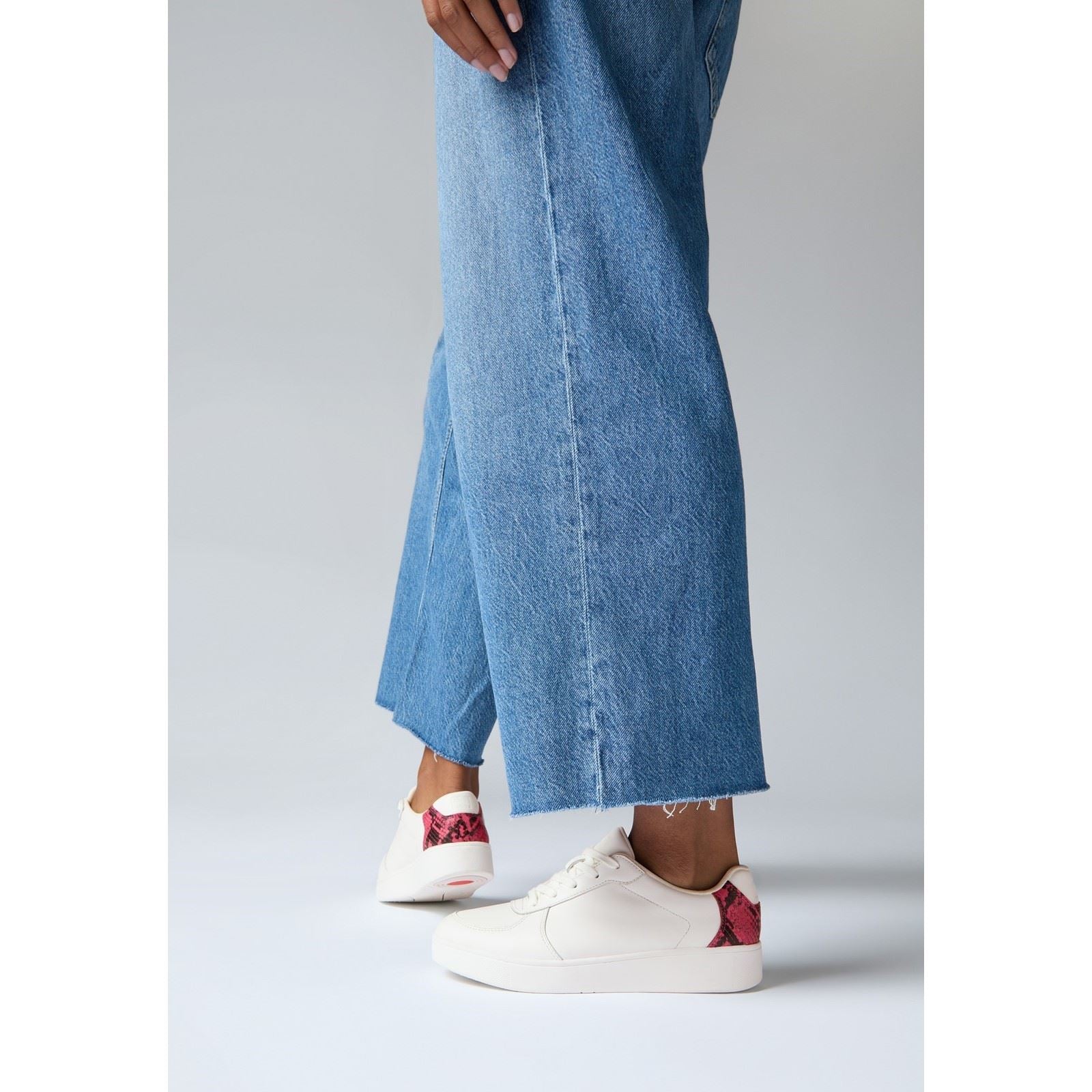 Fitflop Rally Snakeprint Backtab Baskets En Cuir Blanches/Framboise Sauvage Pour Femmes Urbaines