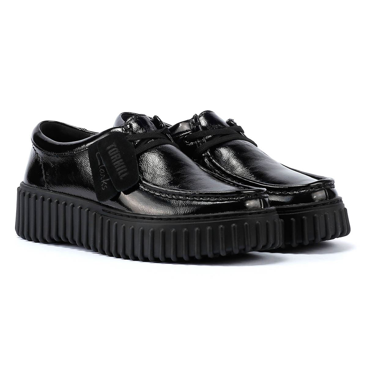 Clarks Main Torhill Bee Chaussures Noires Pour Femmes En Cuir Verni.