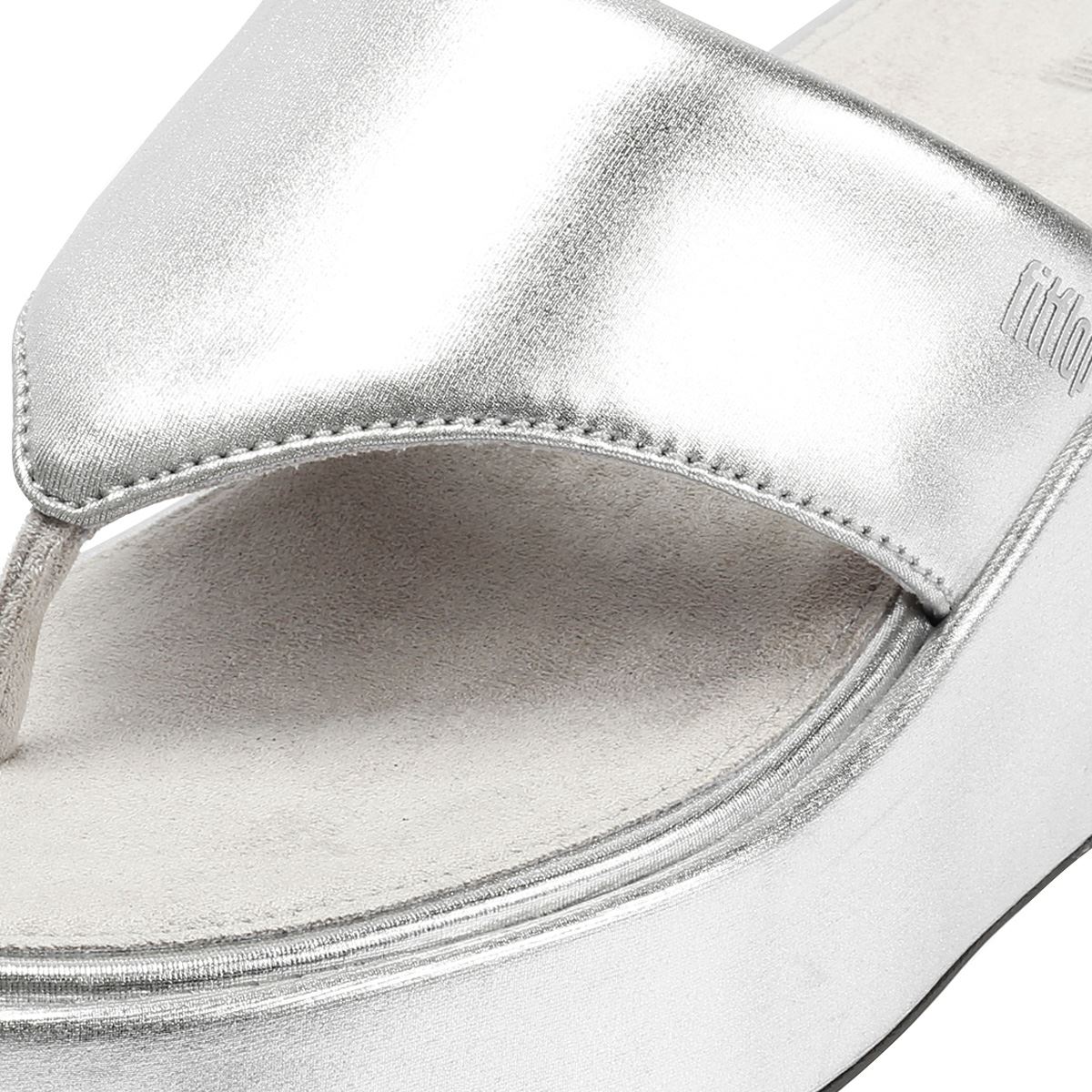 FitFlop Sandales Femme Compensées Plateforme Argentées à Entredoigt