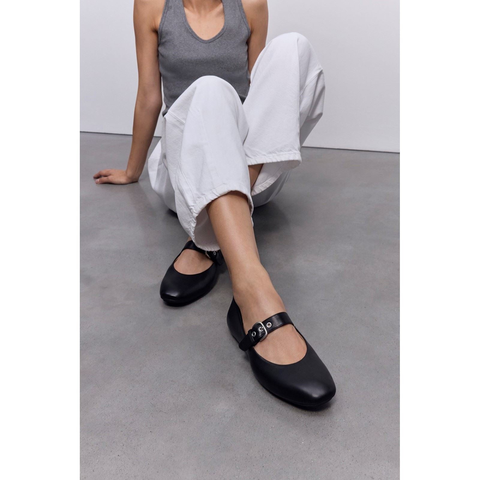 Fitflop Delicato Chaussures En Cuir Pour Femmes Toutes Noires À Coupe Étroite
