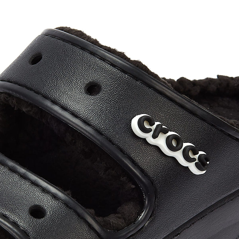 Crocs Classic Cozzzy Sandales noires pour femmes