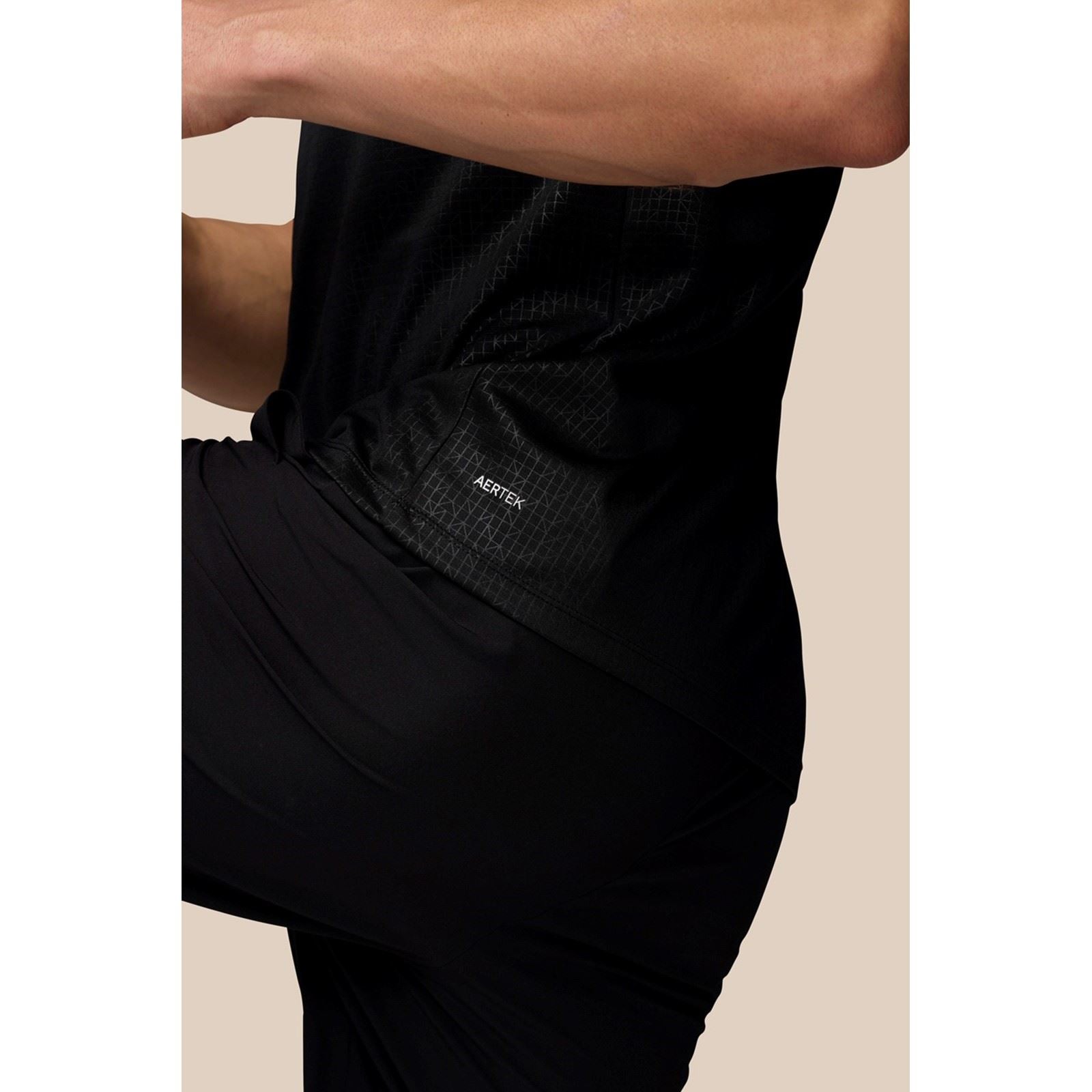 Castore Adapt T-Shirt De Sport Actifs Pour Hommes En Polyester Noir