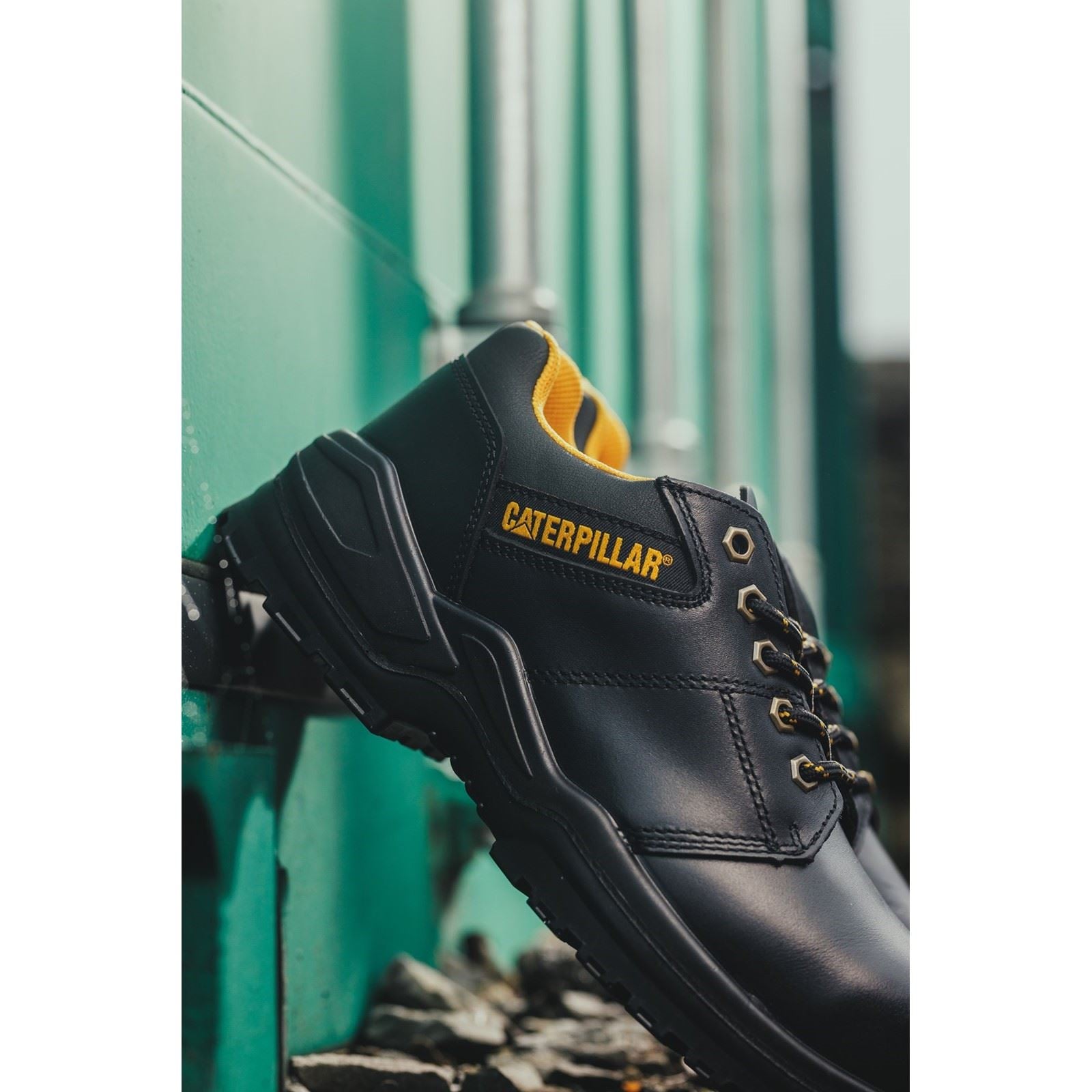 Caterpillar  Chaussures De Sécurité En Cuir Noir Striver Low S3